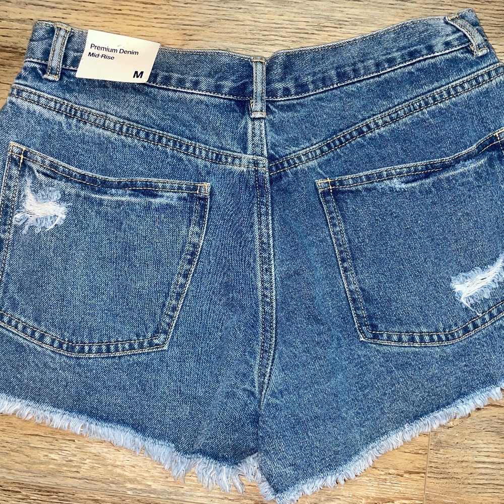 Love Tree distressed Denim Shorts-Distressed🤩 NWT - Picture 2 of 11